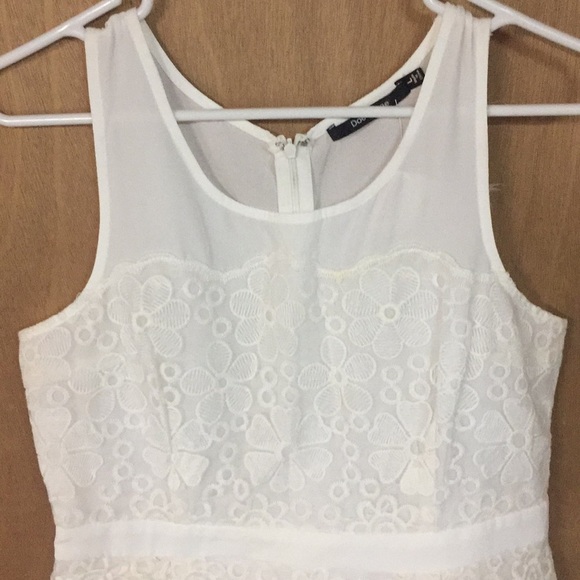 White dress - Picture 3 of 6